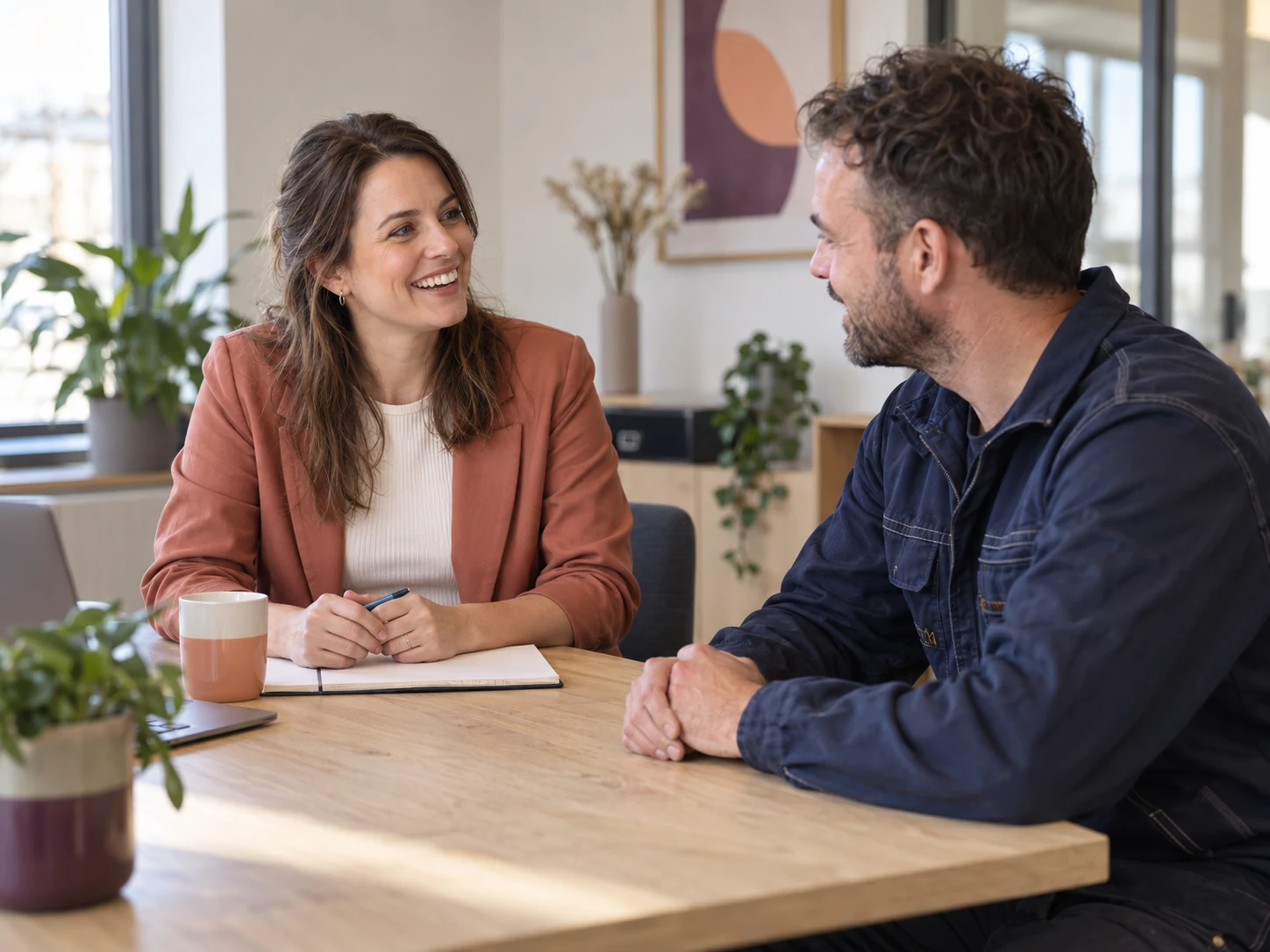 Sfeerbeeld van een persoonlijk kennismakingsgesprek